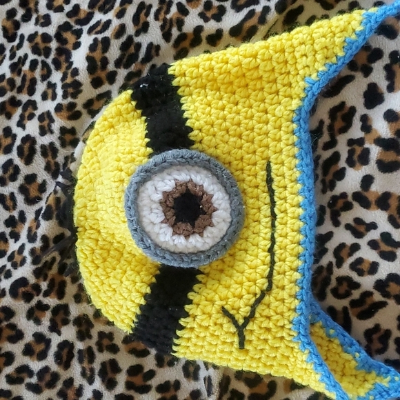 2 Minion beanies - Picture 2 of 7